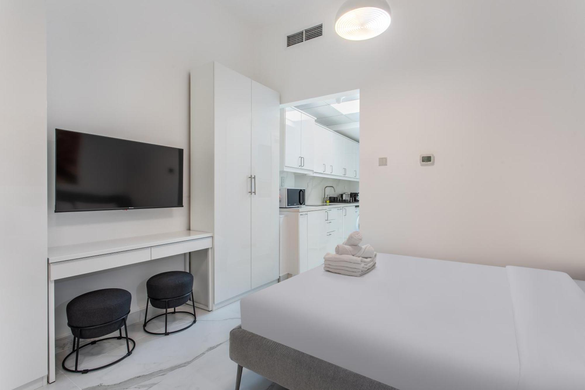 Stylish Living Stu Dubai Marina Escan Tower Dubai