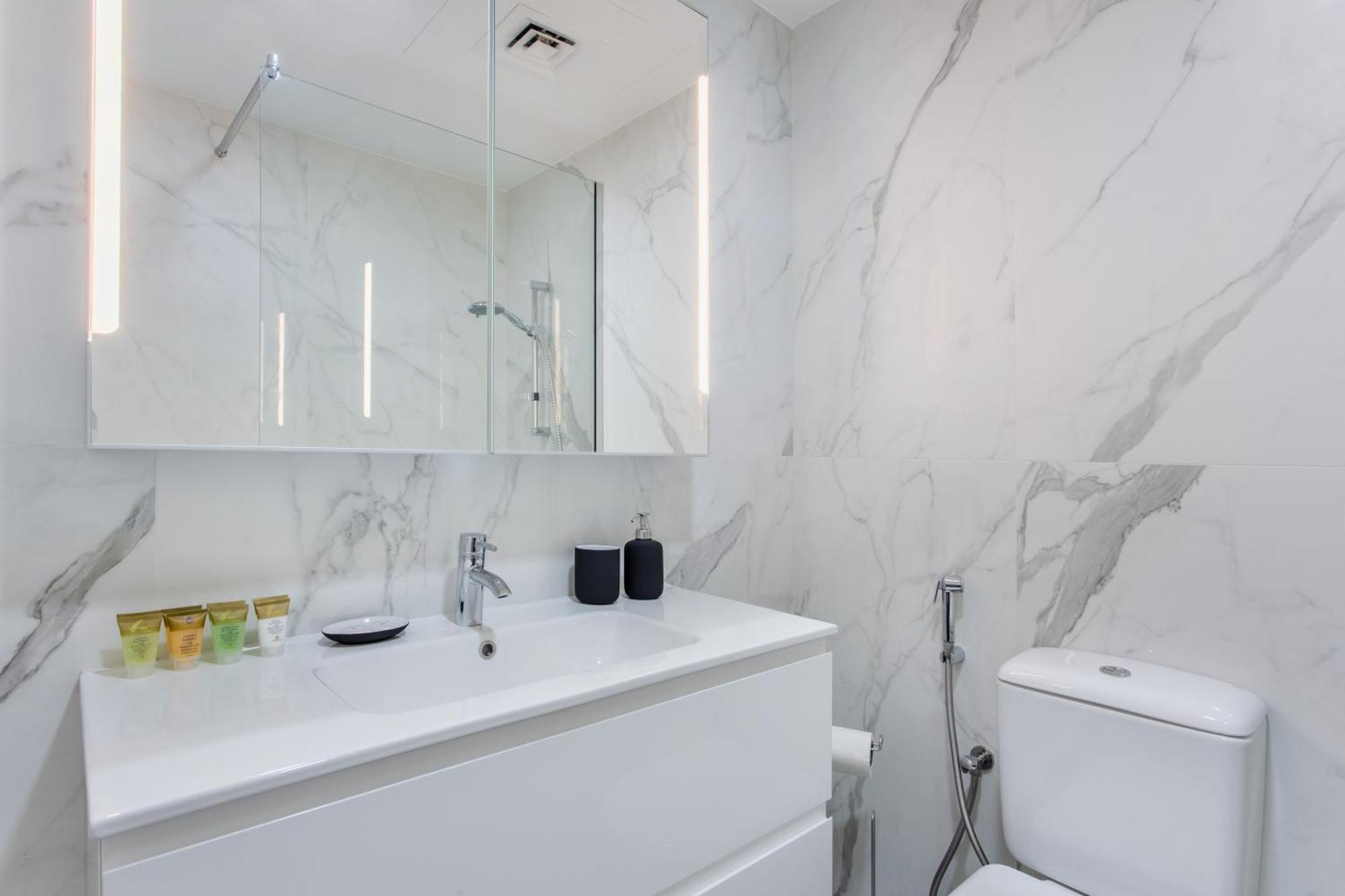 Stylish Living Stu Dubai Marina Escan Tower
