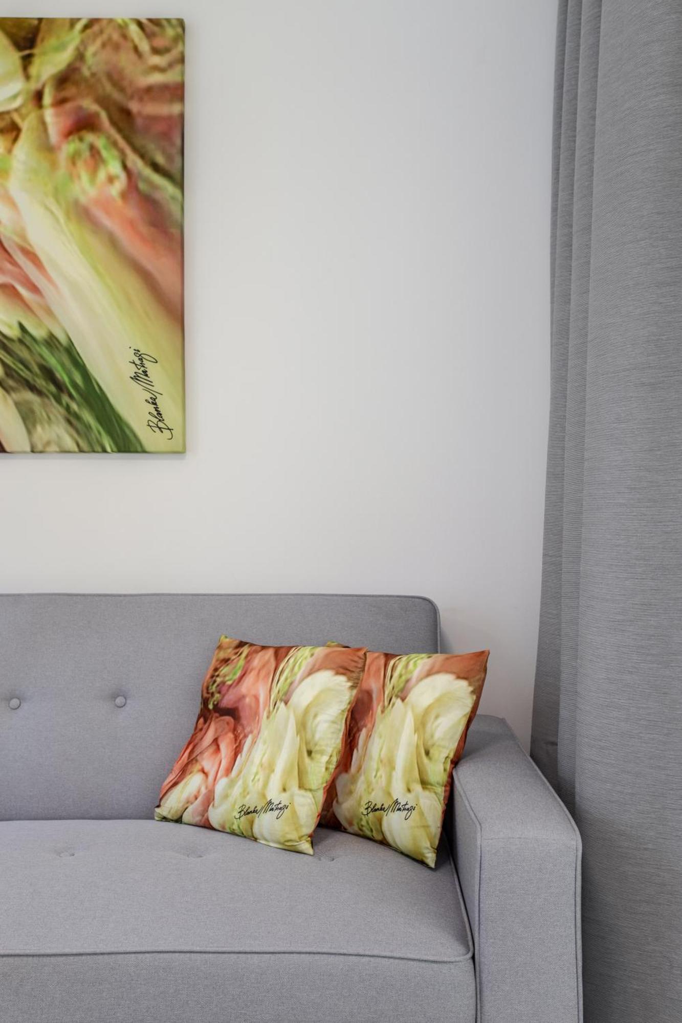 Stylish Living Stu Dubai Marina Escan Tower Dubai